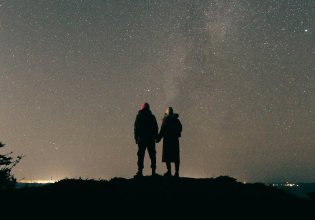 Άκρως Ζωδιακό: Τα Do’s και Don’ts στα ζώδια σήμερα [Κυριακή 21.12.2025]