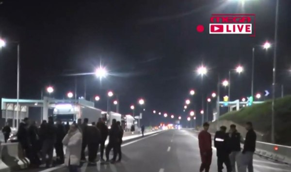 Αγρότες έκλεισαν τη νέα Εθνική Οδό Πατρών – Πύργου