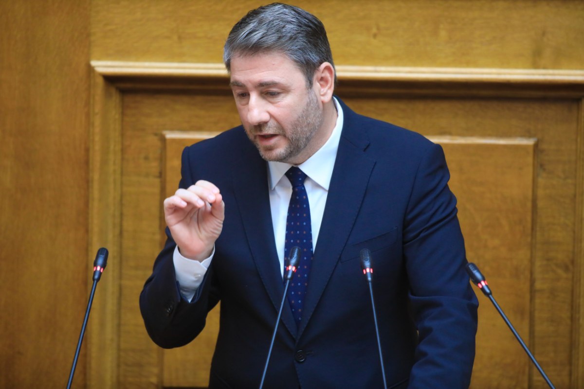 Ανδρουλάκης: Σύγκρουση με τον Μητσοτάκη, κριτική στον Τσίπρα και στο βάθος δημοσκοπικές «βελόνες»