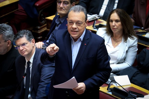 Βουλή: Άγρια κόντρα Φλωρίδη, Φάμελλου, Χαρίτση για ΟΠΕΚΠΕ και υποκλοπές: «Aπό το να μιλάτε, καλύτερα να επικαλείστε το δικαίωμα στη σιωπή, όπως ο φίλος σας ο Φραπές»