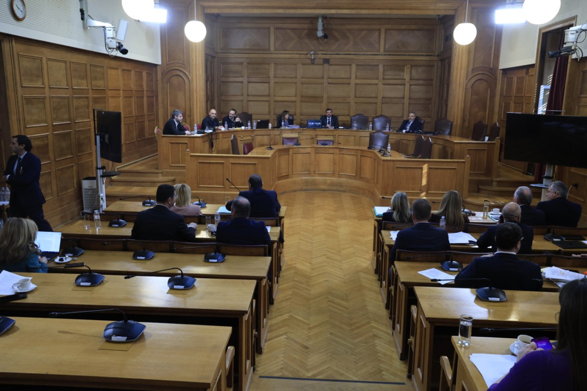 Πηγές ΠΑΣΟΚ: Τα ερωτήματα που δεν απάντησε ο «Φραπές» επικαλούμενος «το δικαίωμα της σιωπής»