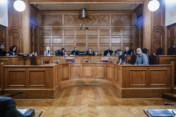 Άγριος καβγάς στην εξεταστική Κωνσταντοπούλου – Μαγειρία – «Θα ξεβρακωθώ, είναι ψέματα – Όλο μαγκιά είστε»