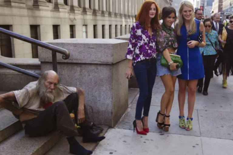 Γιατί υποχωρεί η φιλανθρωπία στις ΗΠΑ