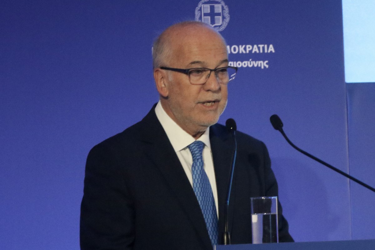 Επένδυση Φλωρίδη στη συκοφαντία και τον κοινωνικό αυτοματισμό – «Μαζεύει» τα περί εγκληματικής οργάνωσης