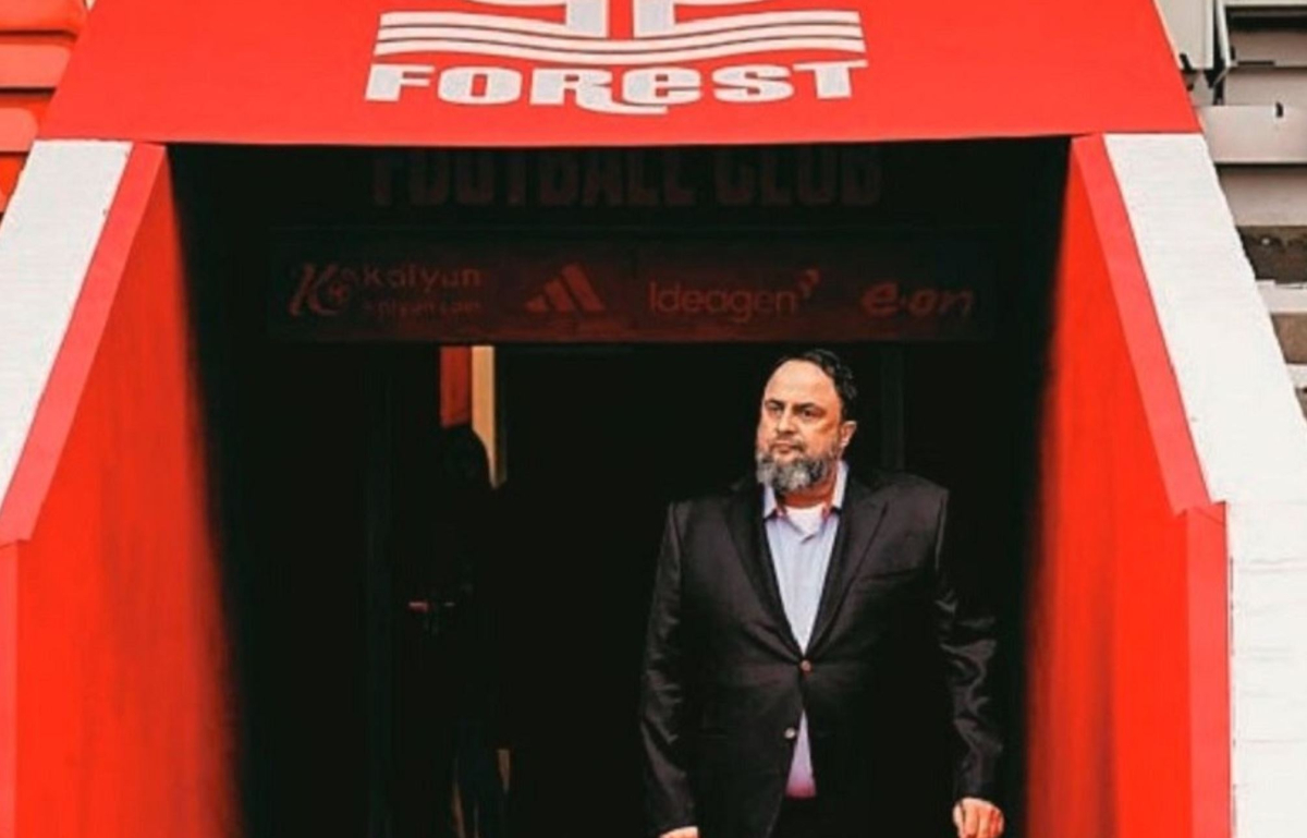 Νότιγχαμ Φόρεστ: Ο Βαγγέλης Μαρινάκης τίμησε τον Τζον Ρόμπερτσον