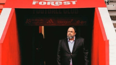 Νότιγχαμ Φόρεστ: Ο Βαγγέλης Μαρινάκης τιμά τον Τζον Ρόμπερτσον