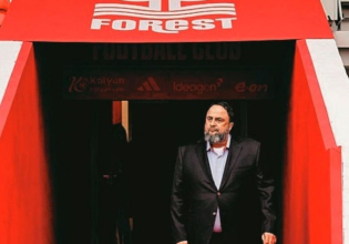 Νότιγχαμ Φόρεστ: Ο Βαγγέλης Μαρινάκης τιμά τον Τζον Ρόμπερτσον