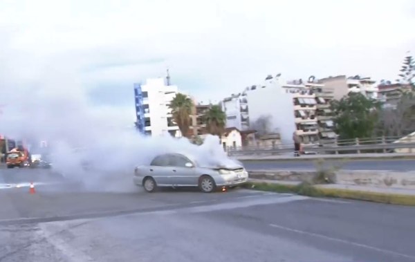 Φάληρο: Δεύτερο αυτοκίνητο τυλίχτηκε στις φλόγες την Κυριακή – Πρόλαβε να απομακρυνθεί ο οδηγός