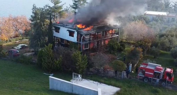 Πιερία: Φωτιά σε κατοικία στη Μεθώνη – Ολοκληρωτική καταστροφή