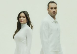 «Toxic»: Ένας άντρας, μια γυναίκα, ένας θανατηφόρος ιός – Το ψυχολογικό θρίλερ έρχεται στο θέατρο Αργώ