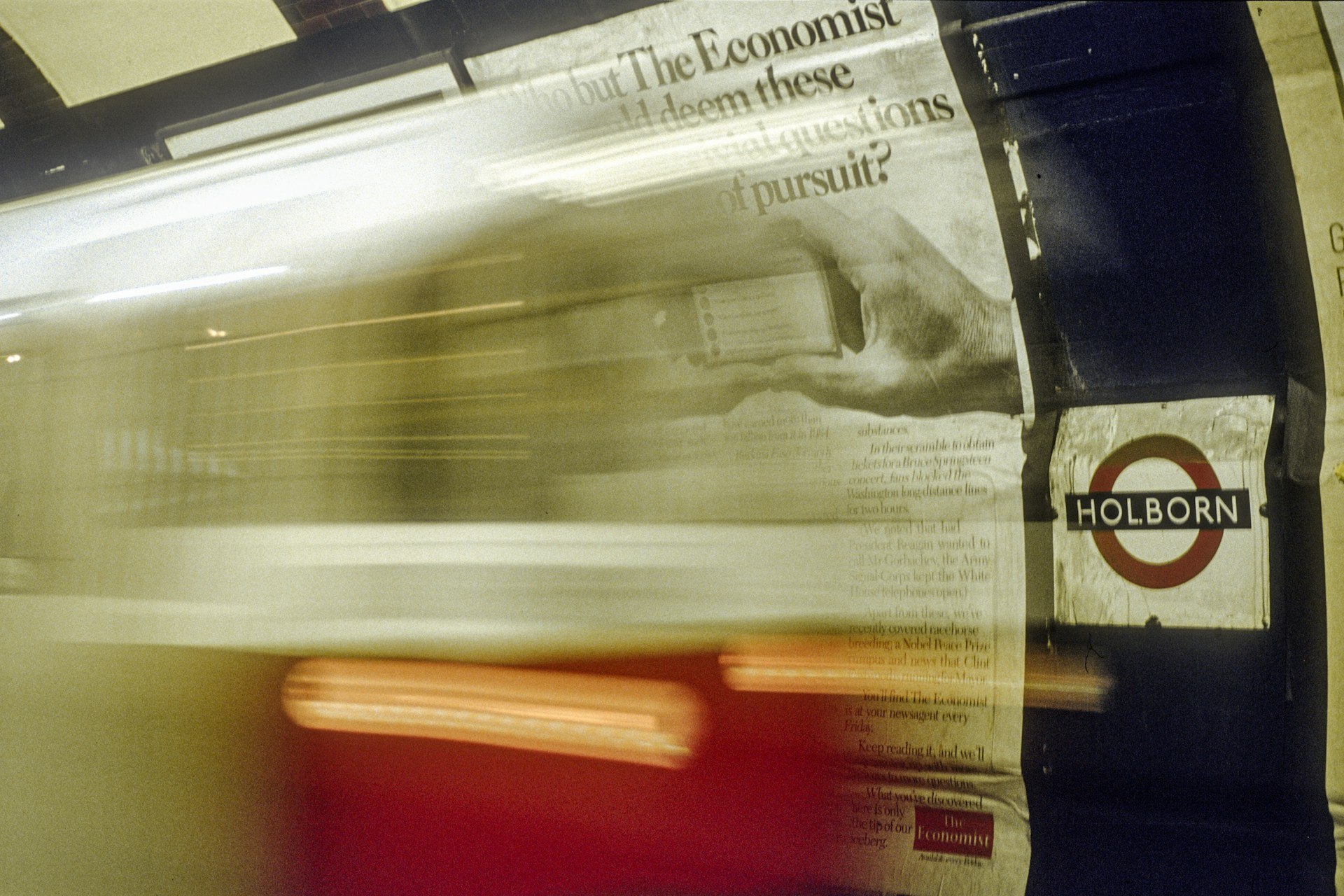 Economist: H λέξη της χρονιάς «πνίγεται» σε δημιουργήματα τεχνητής προχειρότητας…