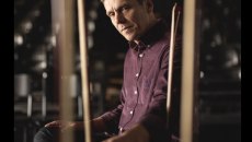 «Ριχ’ τε με μες στα δοξάρια»: Ο Βασίλης Προδρόμου στο Gazarte Roof Stage