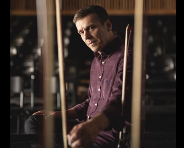 «Ριχ’ τε με μες στα δοξάρια»: Ο Βασίλης Προδρόμου στο Gazarte Roof Stage