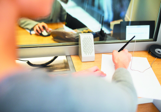 Το ωράριο των τραπεζών τις ημέρες των γιορτών