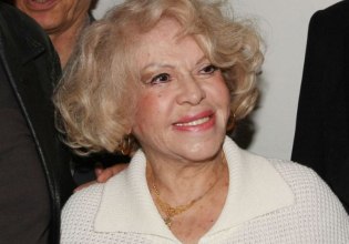 Καίτη Γκρέυ: Ο γιος της κατέθεσε αγωγή για ακύρωση της διαθήκης