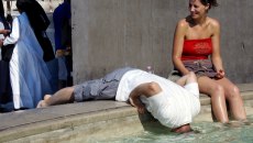 Με τους καύσωνες να επιδεινώνονται, η Ισπανία δημιουργεί δίκτυο «κλιματικών καταφυγίων»