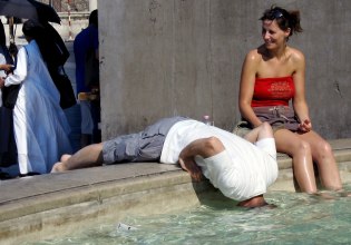 Με τους καύσωνες να επιδεινώνονται, η Ισπανία δημιουργεί δίκτυο «κλιματικών καταφυγίων»