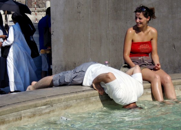 Με τους καύσωνες να επιδεινώνονται, η Ισπανία δημιουργεί δίκτυο «κλιματικών καταφυγίων»