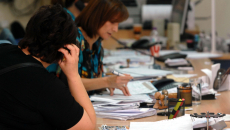 Δημόσιοι υπάλληλοι: Ένας επιπλέον μισθός έως 2.000 ευρώ