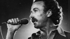 Νίκος Ξυλούρης: Η ζωή, το έργο και το ήθος του «ζωντανεύουν» μέσα από την παράσταση Ο Αρχάγγελος της Κρήτης