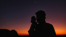 Άκρως Ζωδιακό: Τα Do’s και Don’ts στα ζώδια σήμερα [Παρασκευή 19.12.2025]