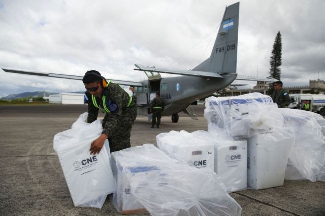 Ονδούρα – προεδρικές εκλογές: Τεχνική ισοπαλία ανάμεσα στον εκλεκτό του Τραμπ και τον αντίπαλό του