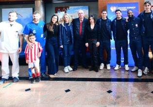 Ολυμπιακός: Οι «ερυθρόλευκοι» έκαναν χαρούμενα τα παιδιά στο Ιατρικό Κέντρο Αθηνών (pics)