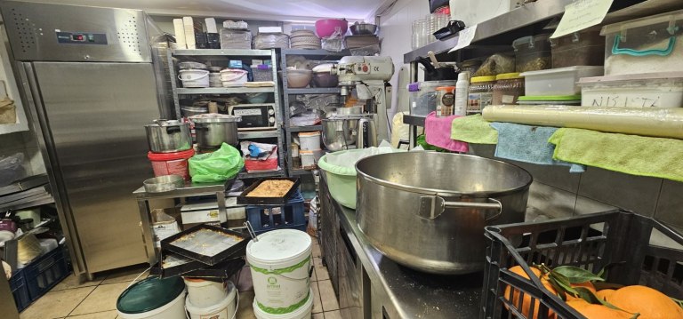 Κατασχέθηκαν 12 τόνοι ακατάλληλων προϊόντων από την Περιφέρεια Αττικής – Χαλασμένα μπιφτέκια και τυριά σε μαγαζιά