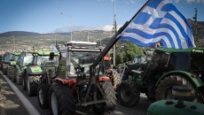 Δημοσκόπηση:  Στο πλευρό των αγροτών η κοινωνία – Ακρίβεια και διαφθορά συρρικνώνουν την επιρροή της ΝΔ