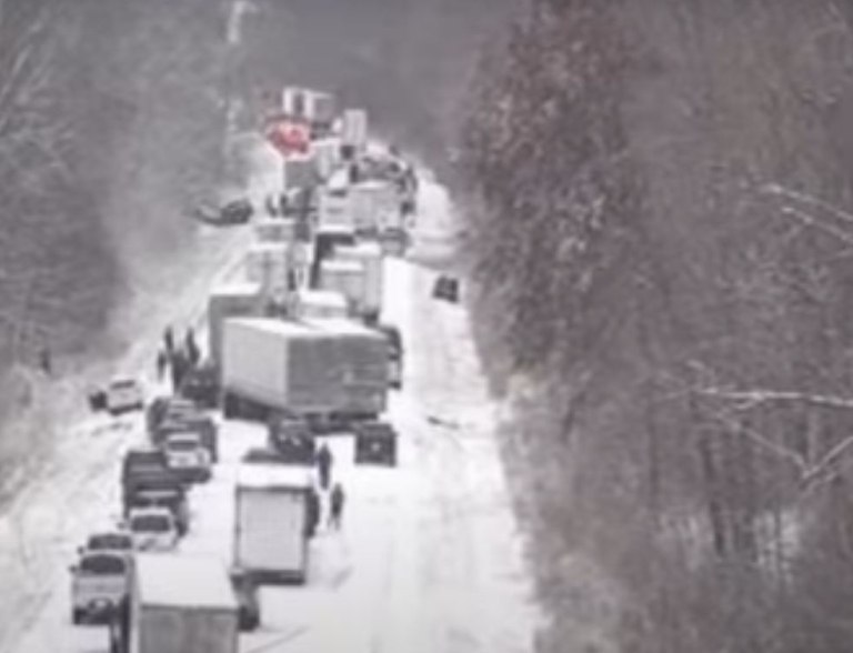 ΗΠΑ: Τεράστια καραμπόλα λόγω χιονιών στην Ιντιάνα με εμπλεκόμενα… 45 οχήματα