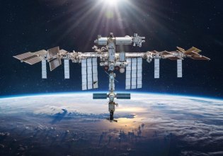 Οκτώ σκάφη προσδέθηκαν για πρώτη φορά ταυτόχρονα στον Διεθνή Διαστημικό Σταθμό