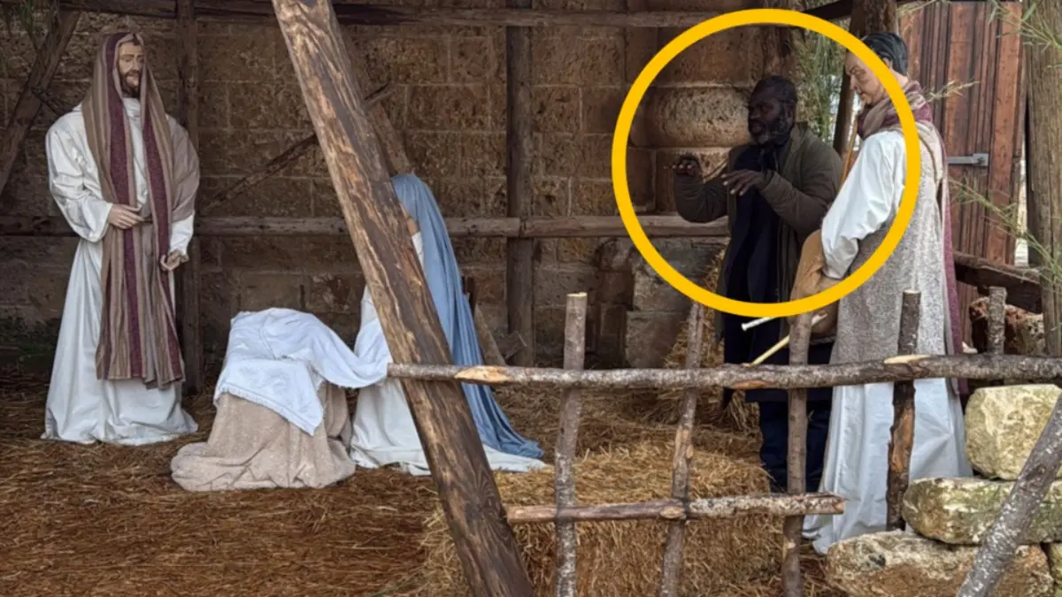 Φυγόποινος κρύφτηκε σε φάτνη και έκανε το… άγαλμα για να γλυτώσει την σύλληψη