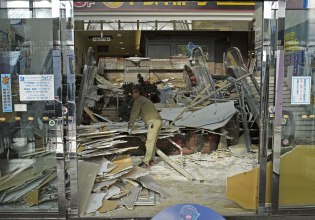 Ιαπωνία: Πιθανός ένας νέος σεισμός πάνω από 8 Ρίχτερ μετά τα 7,6