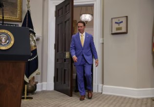 Ο Τραμπ ορίζει ειδικό απεσταλμένο του Λευκού Οίκου για τη Γροιλανδία