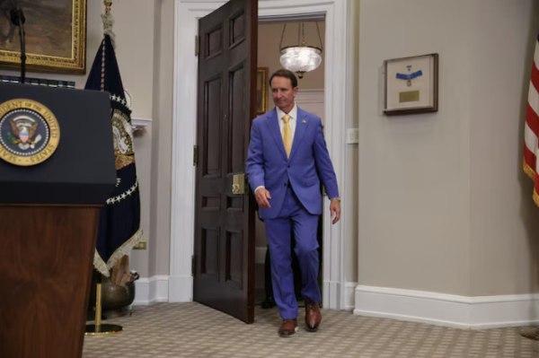 Ο Τραμπ ορίζει ειδικό απεσταλμένο του Λευκού Οίκου για τη Γροιλανδία