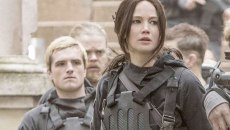 Η Τζένιφερ Λόρενς και ο Τζος Χάτσερσον επιστρέφουν στο Hunger Games για να σώσουν το franchise