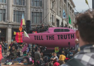 Τα ΜΜΕ χάνουν τη νέα γενιά – Γιατί πρέπει να εκπαιδεύσουμε καταναλωτές ειδήσεων