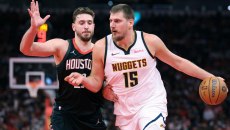 NBA: Απίθανος Γιόκιτς νίκησε την τιτανομαχία με τον Σενγκούν – Έγραψε Ιστορία ο Κούπερ Φλαγκ (vids)