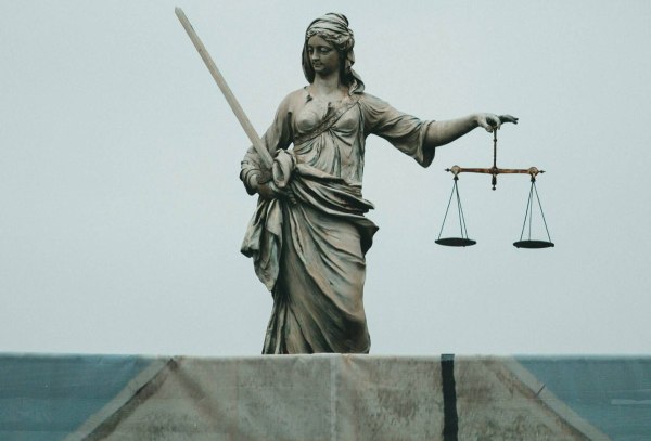 Ένωση Δικαστών και Εισαγγελέων: Να ανακτηθεί η κοινωνική εμπιστοσύνη στη Δικαιοσύνη