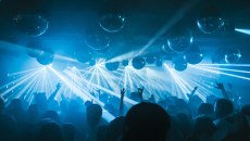 Από το countdown στο dancefloor: Πού χορεύουμε τις πρώτες ώρες του 2026 στην Αθήνα;