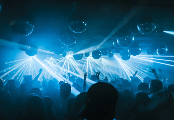 Από το countdown στο dancefloor: Πού χορεύουμε τις πρώτες ώρες του 2026 στην Αθήνα;