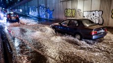 Κακοκαιρία Byron: Στο «μάτι» της κακοκαιρίας η Αττική όλο το βράδυ – Πέντε περιοχές με πάνω από 100 χιλιοστά βροχής