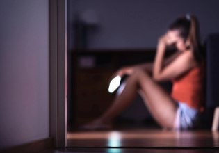 Σοκάρει η καταγγελία μητέρας για παιδόφιλο – «Αστυνομικός μου είπε να τον κάνω μπλοκ»