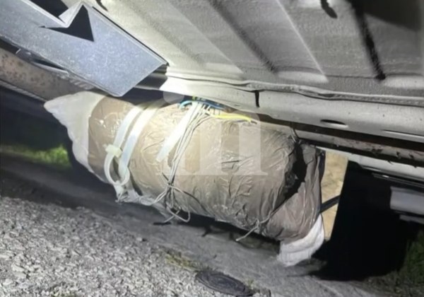 Καλύβια: Φωτογραφικά ντοκουμέντα από τον εμπρηστικό μηχανισμό που είχε τοποθετηθεί κάτω από αυτοκίνητο