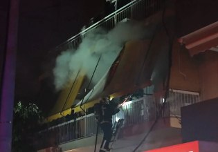 Φωτιά σε διαμέρισμα στην Καλλιθέα – Δύο άτομα απεγκλωβίστηκαν χωρίς τις αισθήσεις τους