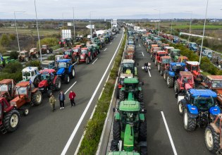 Κινητοποιήσεις: Αμετακίνητοι οι αγρότες στα μπλόκα – Σε κλοιό η κυβέρνηση