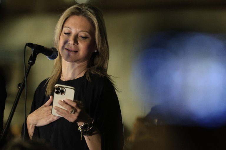 Σε ιερούς στόχους και τη ριζική αλλαγή του κόσμου μέσα από τα μάτια της αγάπης αναφέρεται η Καρυστιανού στο μήνυμά της για το 2026