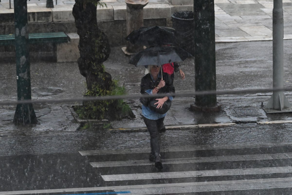 Κακοκαιρία Byron: Δύσκολο 48ωρο με ισχυρές βροχές και χαλάζι – Καταιγίδες και στην Αττική