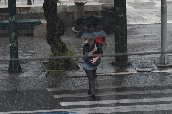 Κακοκαιρία Byron: Δύσκολο 48ωρο με ισχυρές βροχές και χαλάζι – Καταιγίδες και στην Αττική