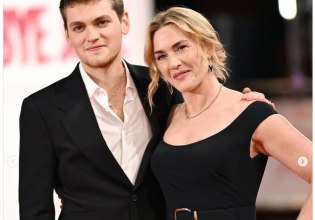 Κείτ Γουίνσλετ: Περπατώντας στο κόκκινο χαλί αγκαλιά με τον γιο της στην πρεμιέρα της ταινίας τους